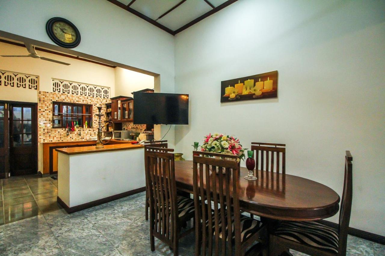 Leo'S Home Stay Dehiwala-Mount Lavinia Exterior photo