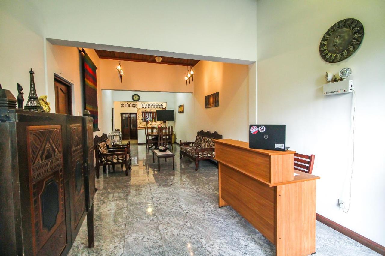 Leo'S Home Stay Dehiwala-Mount Lavinia Exterior photo