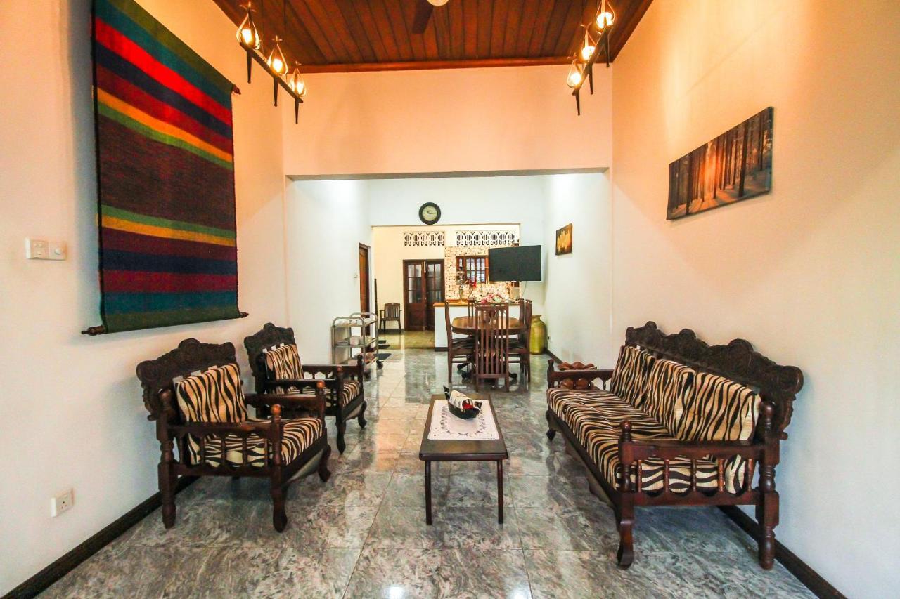 Leo'S Home Stay Dehiwala-Mount Lavinia Exterior photo